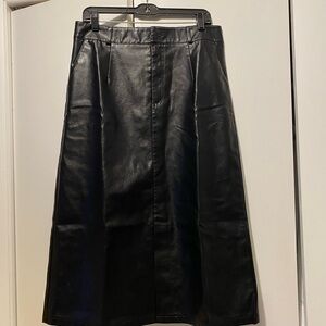 Elegant Black Leather Skirt